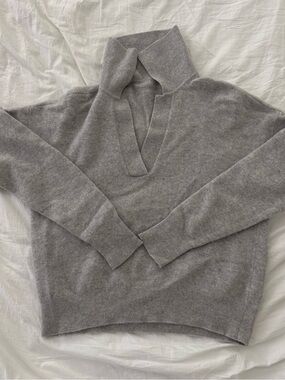 Club Monaco 100% Cashmere V-Neck Mock Collar Sweater